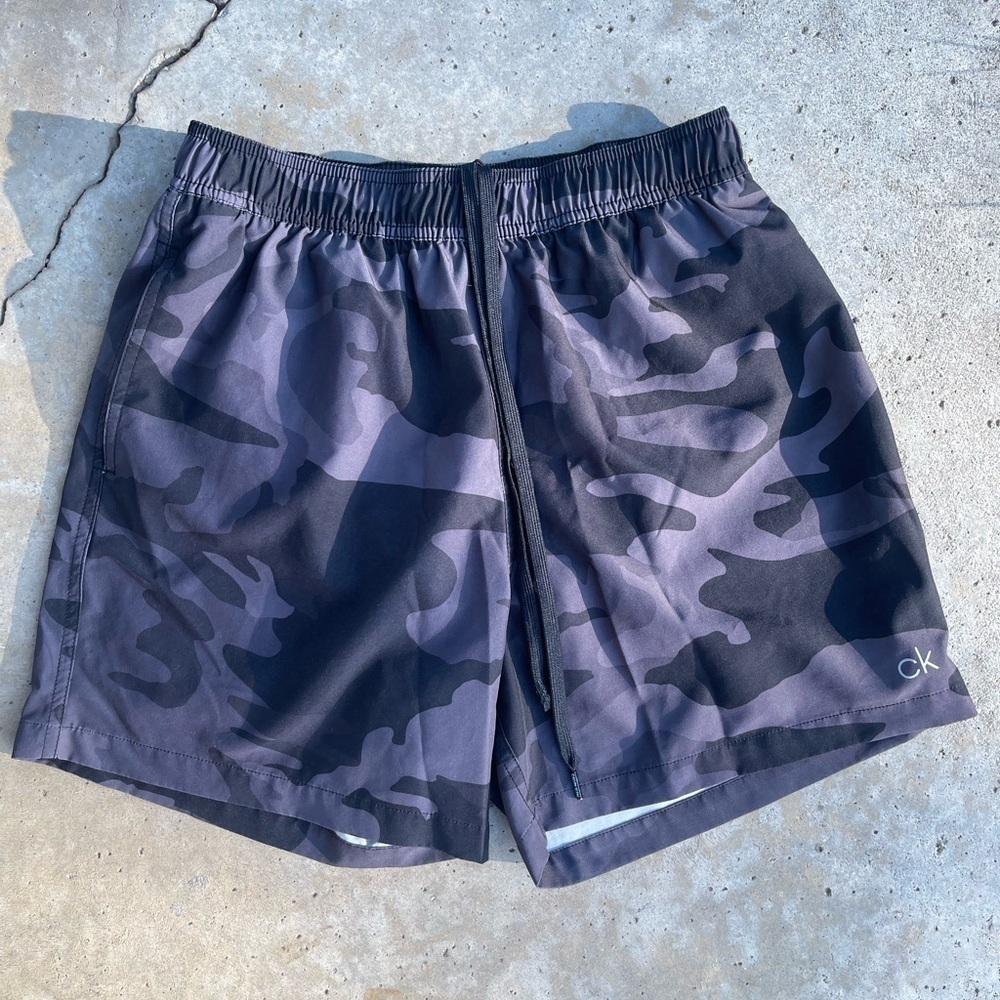 Men's size Medium Calvin Klein camo swim trunks